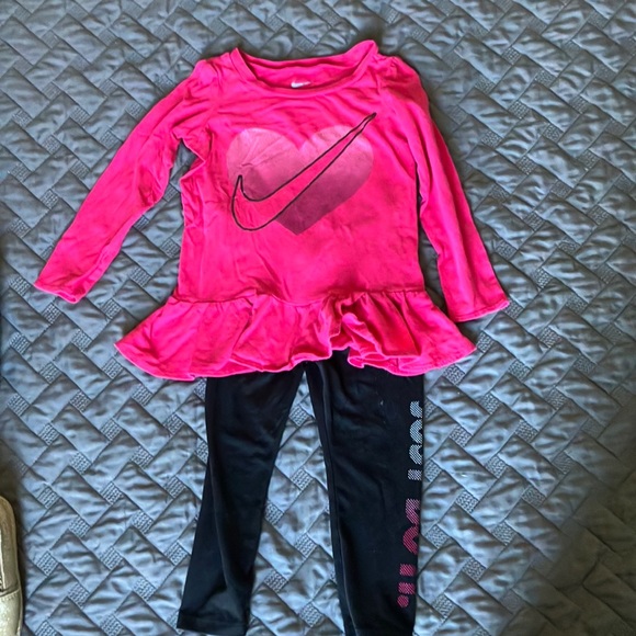 Nike set with sparkly check on top and matching logo bottoms. - Picture 1 of 5